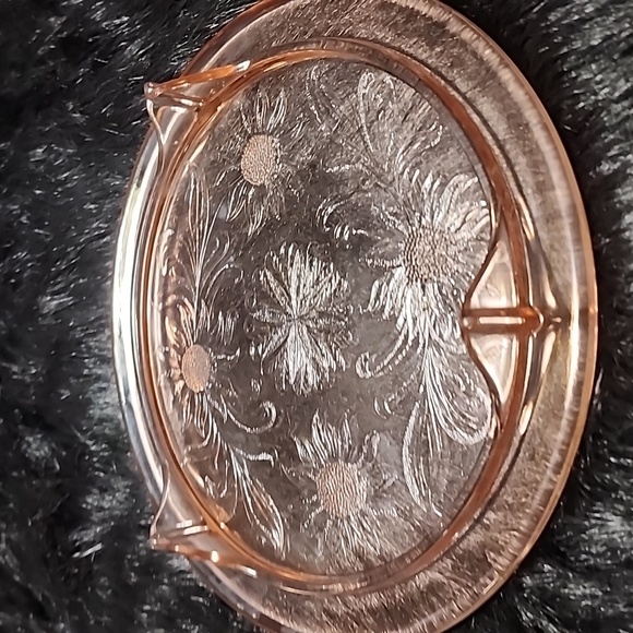 PINK DEPRESSION  GLASS CAKE PLATE. 🎂 - Picture 4 of 5